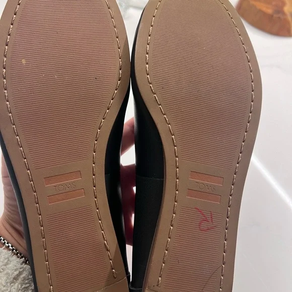 TOMS Women's Black Slip-On Flats - Picture 6 of 6